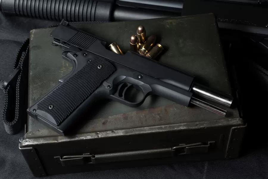 Pistolet i amunicja