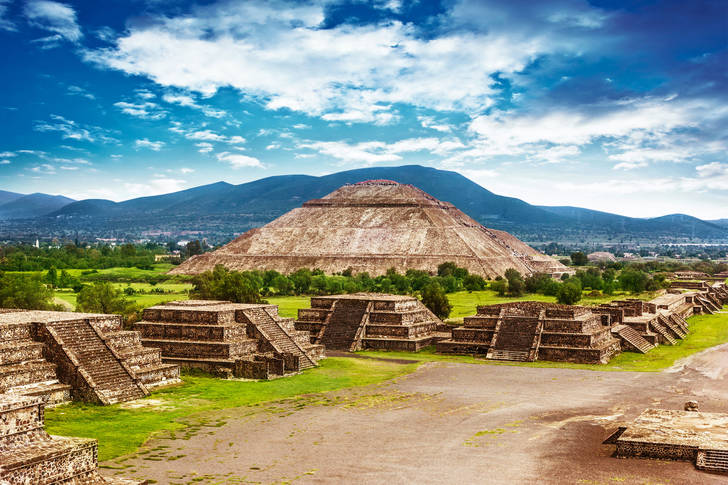 Pyramid of the Sun and the Road of the Dead in Teotihuacan