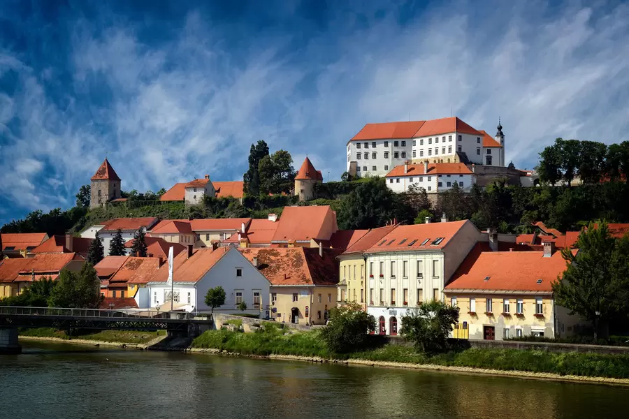 Drava Nehri yakınında Ptuj kasabası