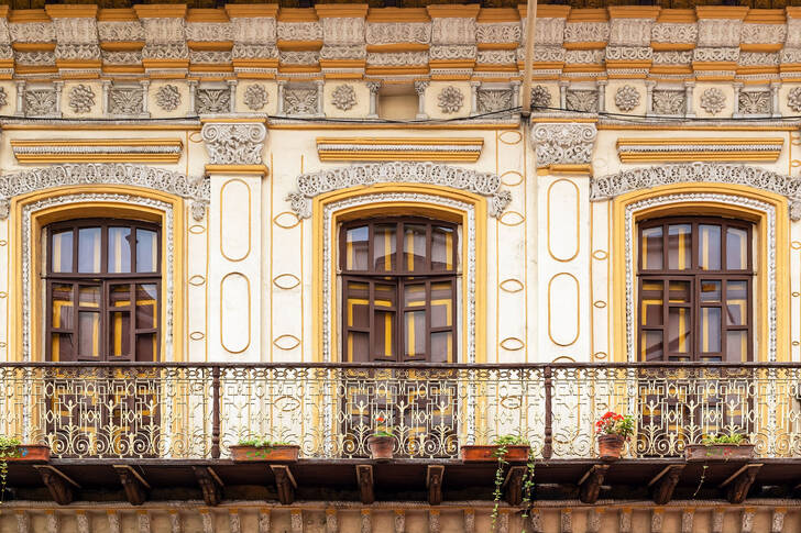 Balkon v koloniálním stylu
