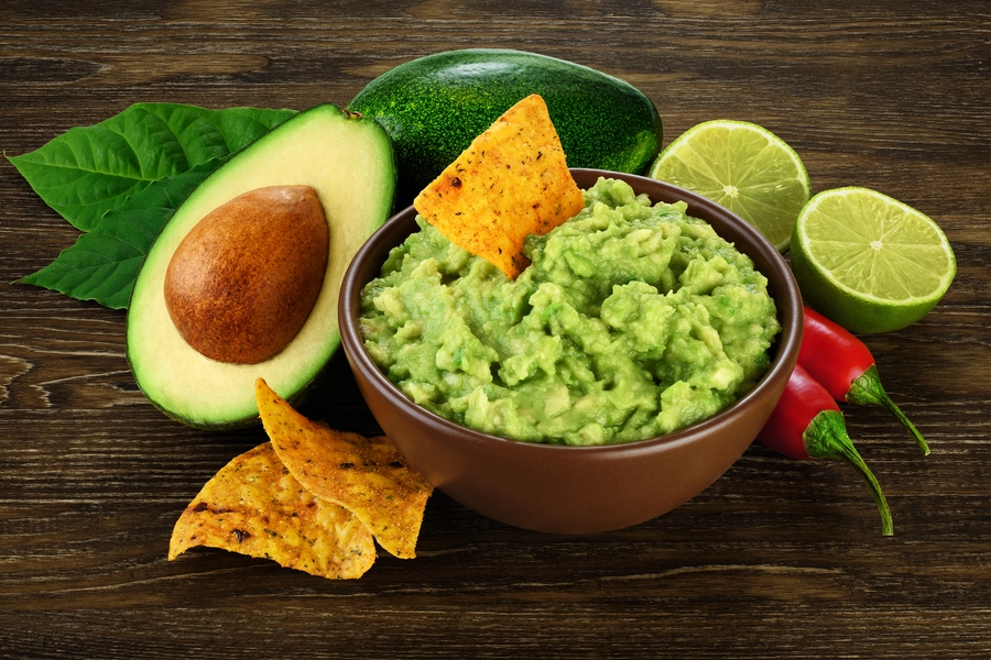 Guacamole, nachos i avokado