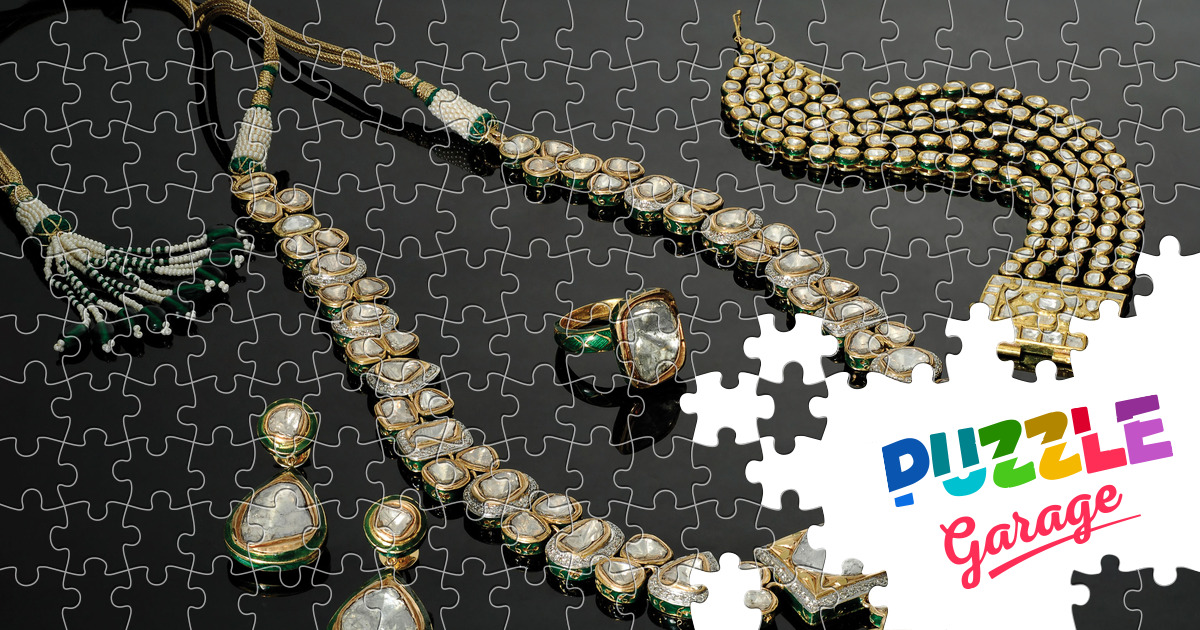 Gold jewelry on the table Jigsaw Puzzle (Stuff, Jewellery) Puzzle Garage