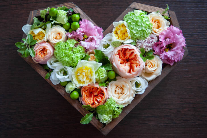 Composition florale sur la table