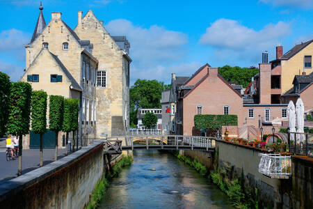 Geul-elven i byen Valkenburg aan de Geul