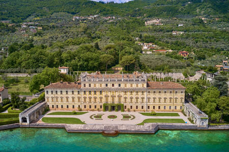 Villa Bettoni Gargnano linnas