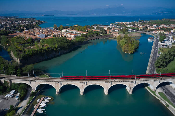 View from above of the bridge and the river