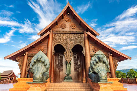 Buddhistisk tempel Wat Somdet Phu Ruea