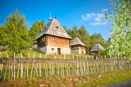 Етно село Сирогойно