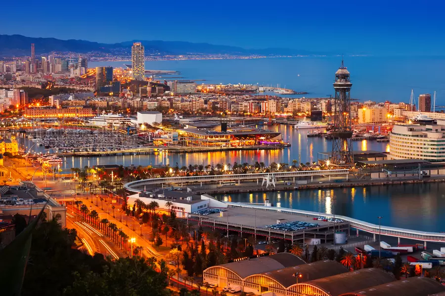 Wieczorny port w Barcelonie