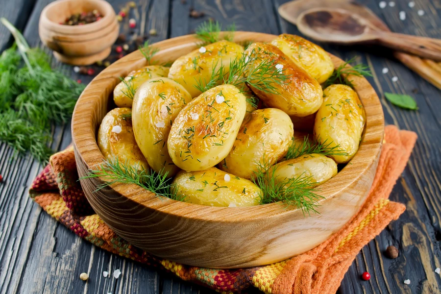 Kentang muda goreng dengan dill