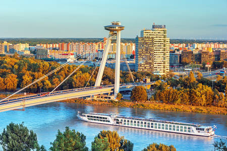 Γέφυρα πάνω από τον ποταμό Δούναβη στη Μπρατισλάβα
