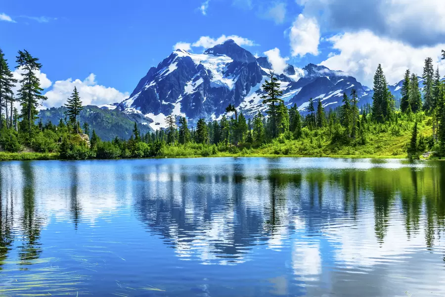 Uitzicht op Mount Shuksan en Lake Baker