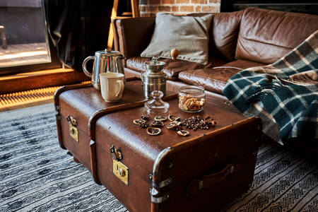 Καφέ vintage βαλίτσα