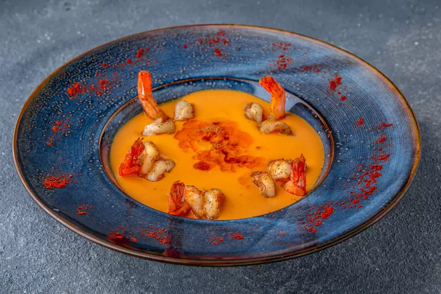 Sopa de crema de calabaza con gambas