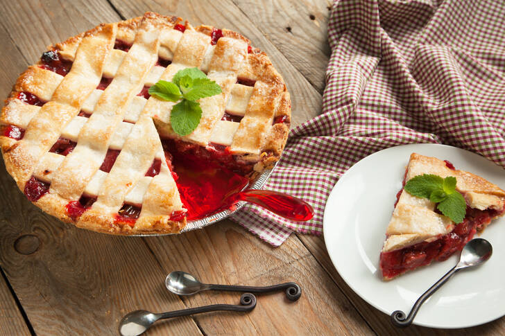 Pie with strawberries
