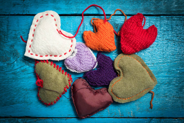 Colorful knitted hearts