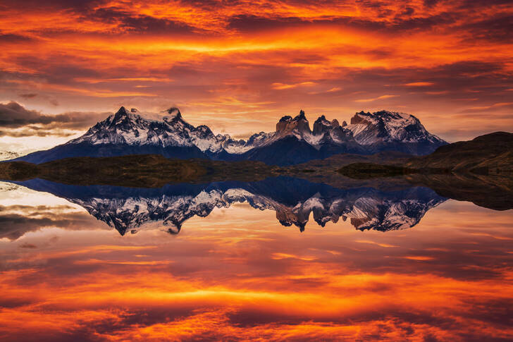Nationaal Park Torres del Paine bij zonsondergang