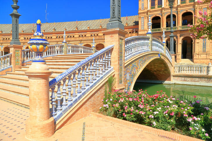 Sevilla'daki Güneş Köprüsü