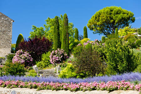 Jardín de estilo provenzal