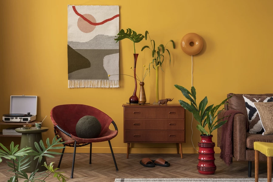 Salon confortable avec des meubles rétro
