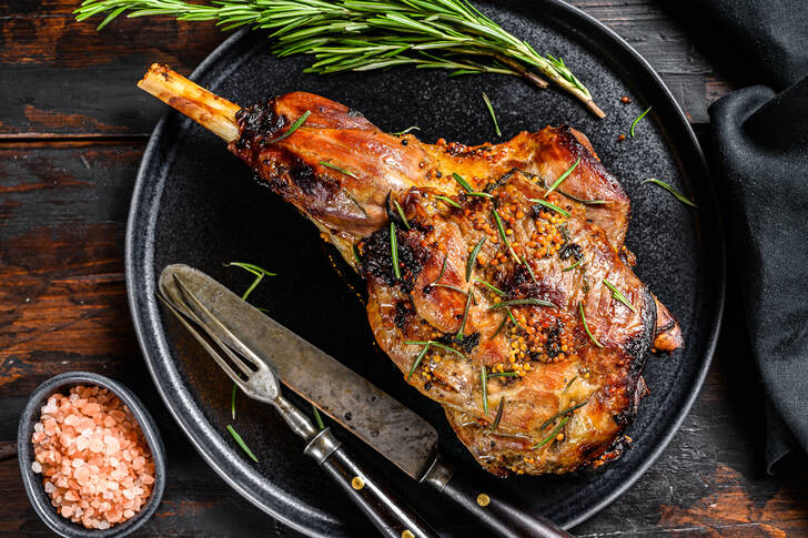 Roasted lamb with rosemary