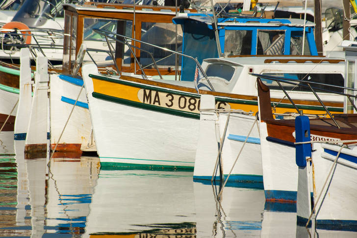 Bateaux de pêche dans le port