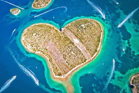 Galshnyak ö i form av ett hjärta
