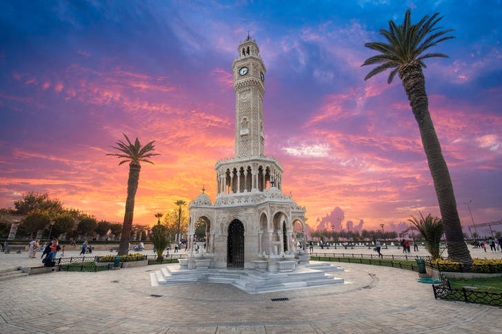 Измирская часовая башня