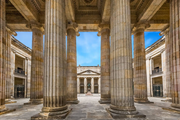 Edificios históricos en Plaza Bolívar