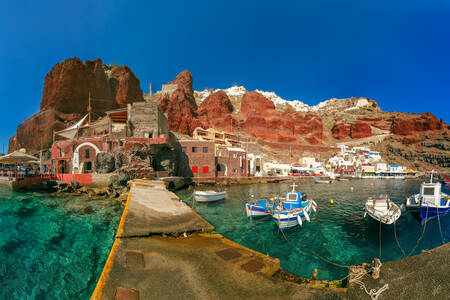 The old port of Amoudi in the village of Oia