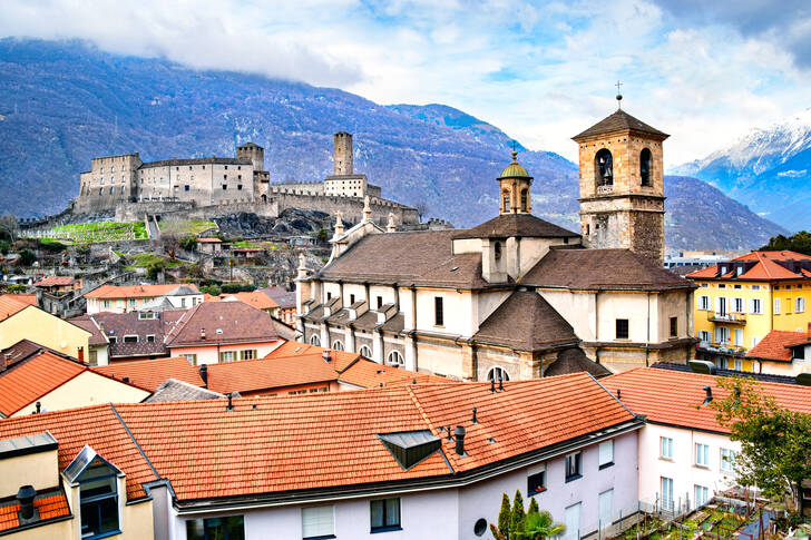 Pohled na město Bellinzona