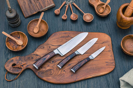 Kitchen utensils and knives