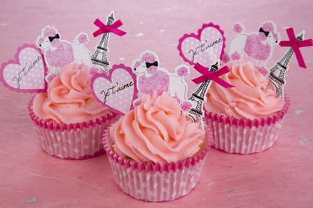 Cupcakes με ροζ κρέμα