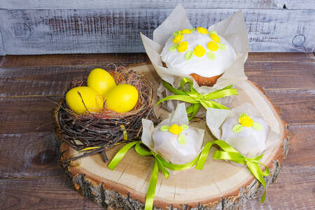 Húsvéti sütemények és tojások