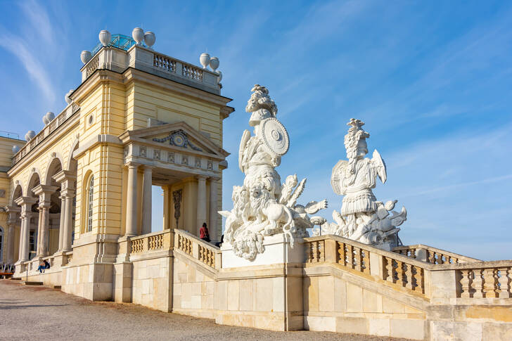 Pavilón v parku Schönbrunn