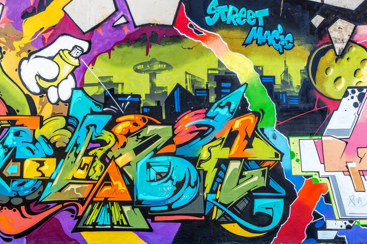 Graffiti abstract pe perete