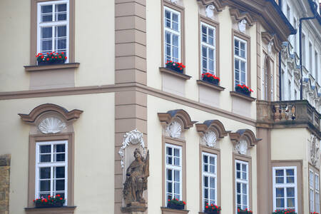 Fachada de um edifício tradicional em Praga