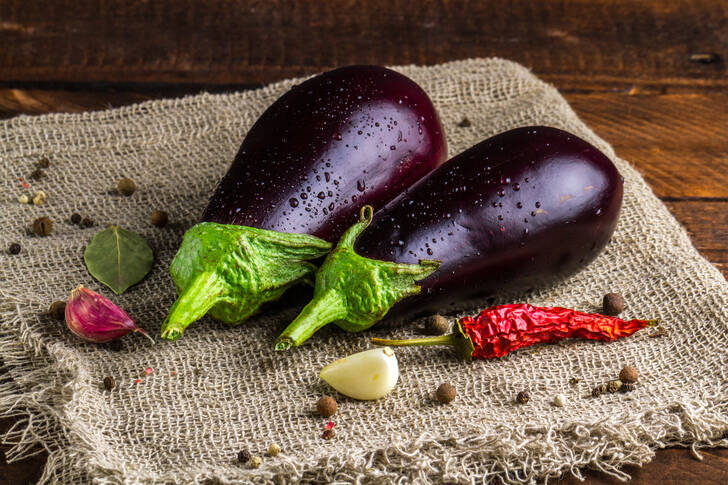 Berenjena, pimiento y ajo