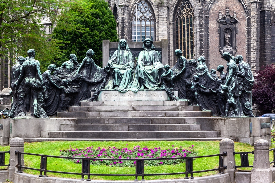 Standbeeld van de gebroeders Van Eyck