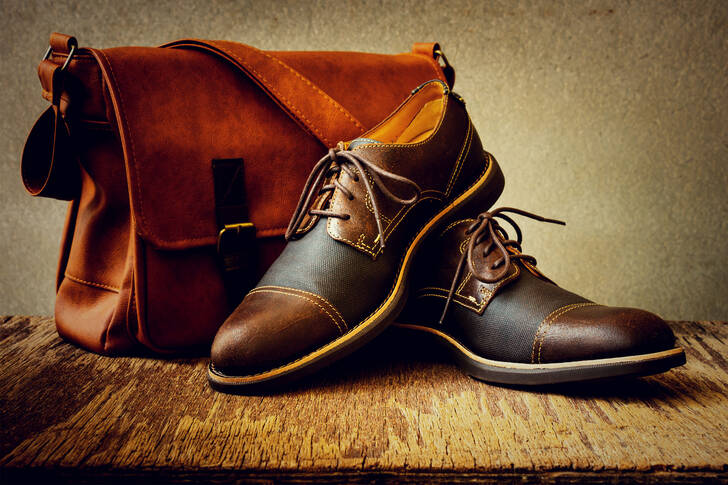 Men's shoes and leather bag