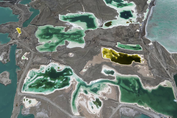 Vedere aeriană a lacurilor de jad Dakaidan