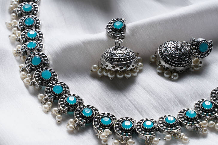 Necklace and earrings with turquoise