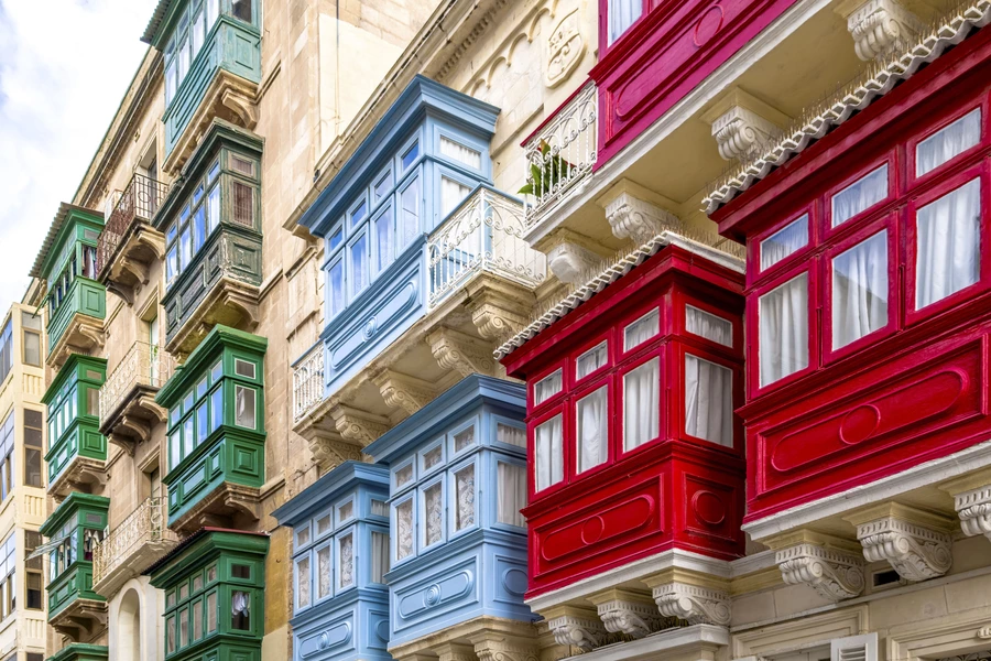 Balkon berwarna-warni di Valletta