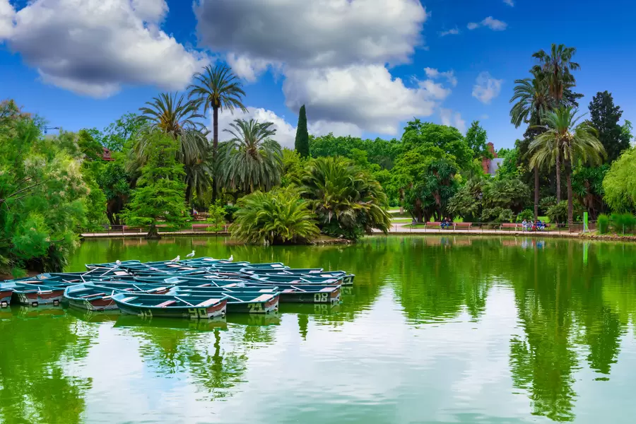 Paadid tiigil Barcelona pargis