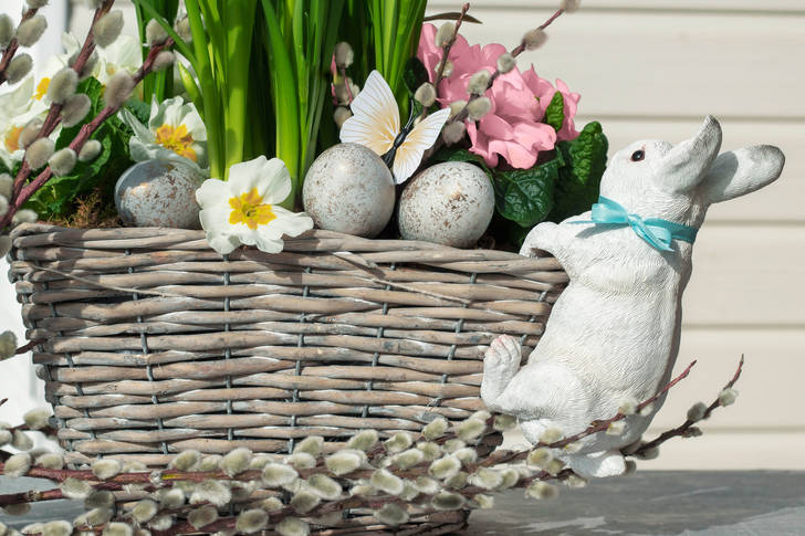 Easter bunny on a basket with flowers