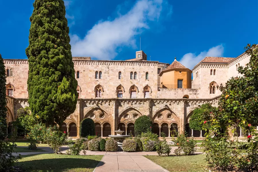 Gårdsplass ved katedralen i Tarragona