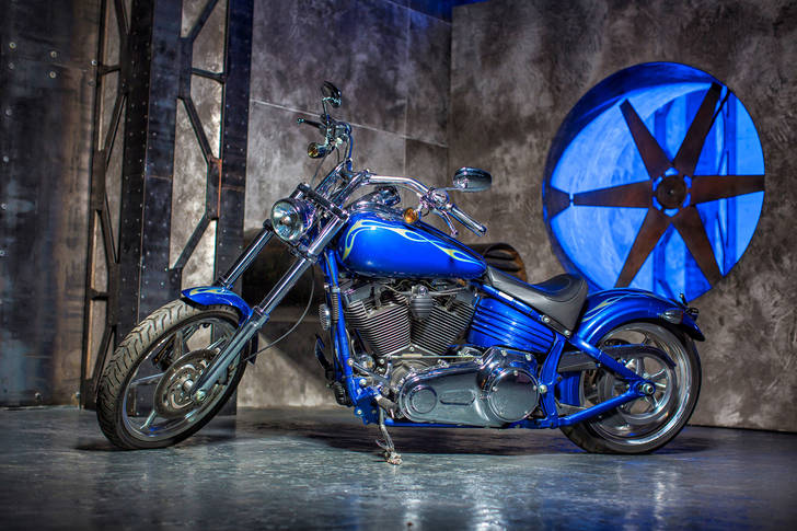Niebieski motocykl