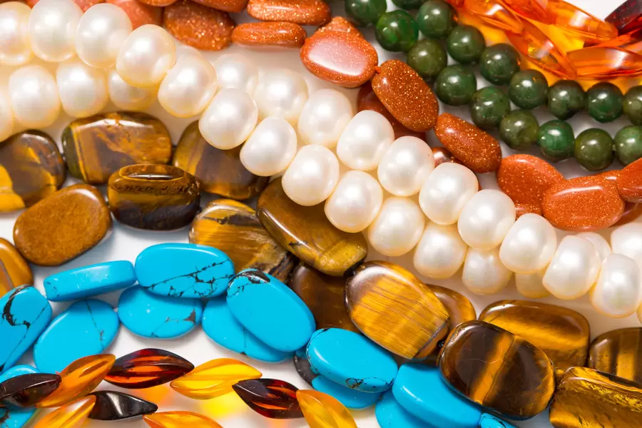 Cuentas de piedras de colores