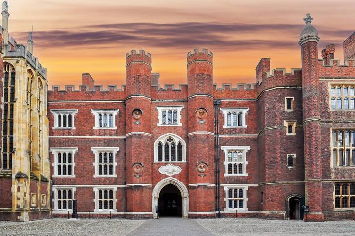 Hampton Court Palace i London