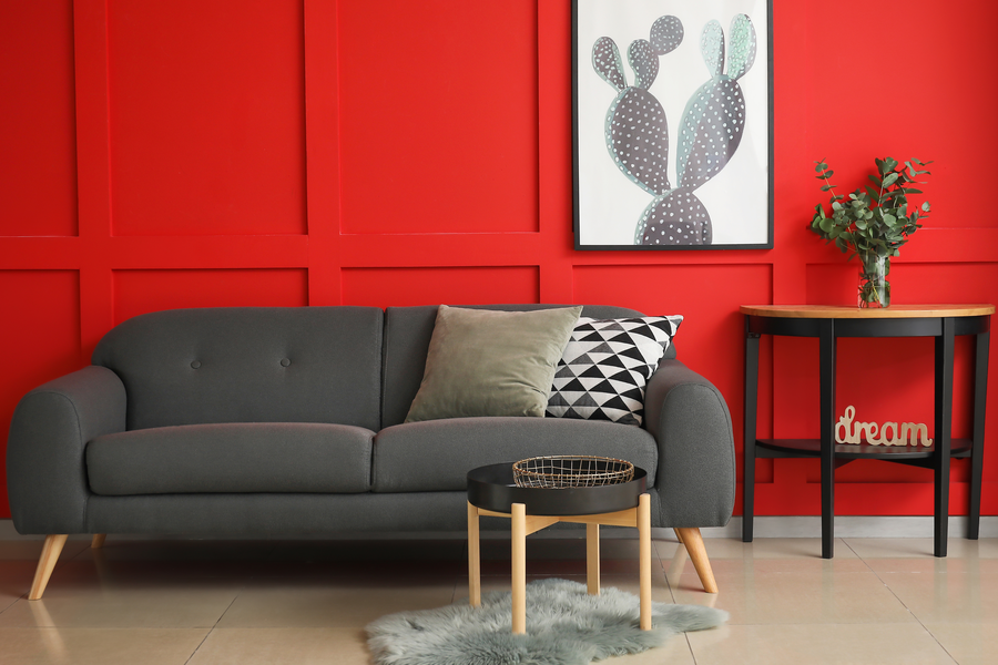 Interieur met rode muren